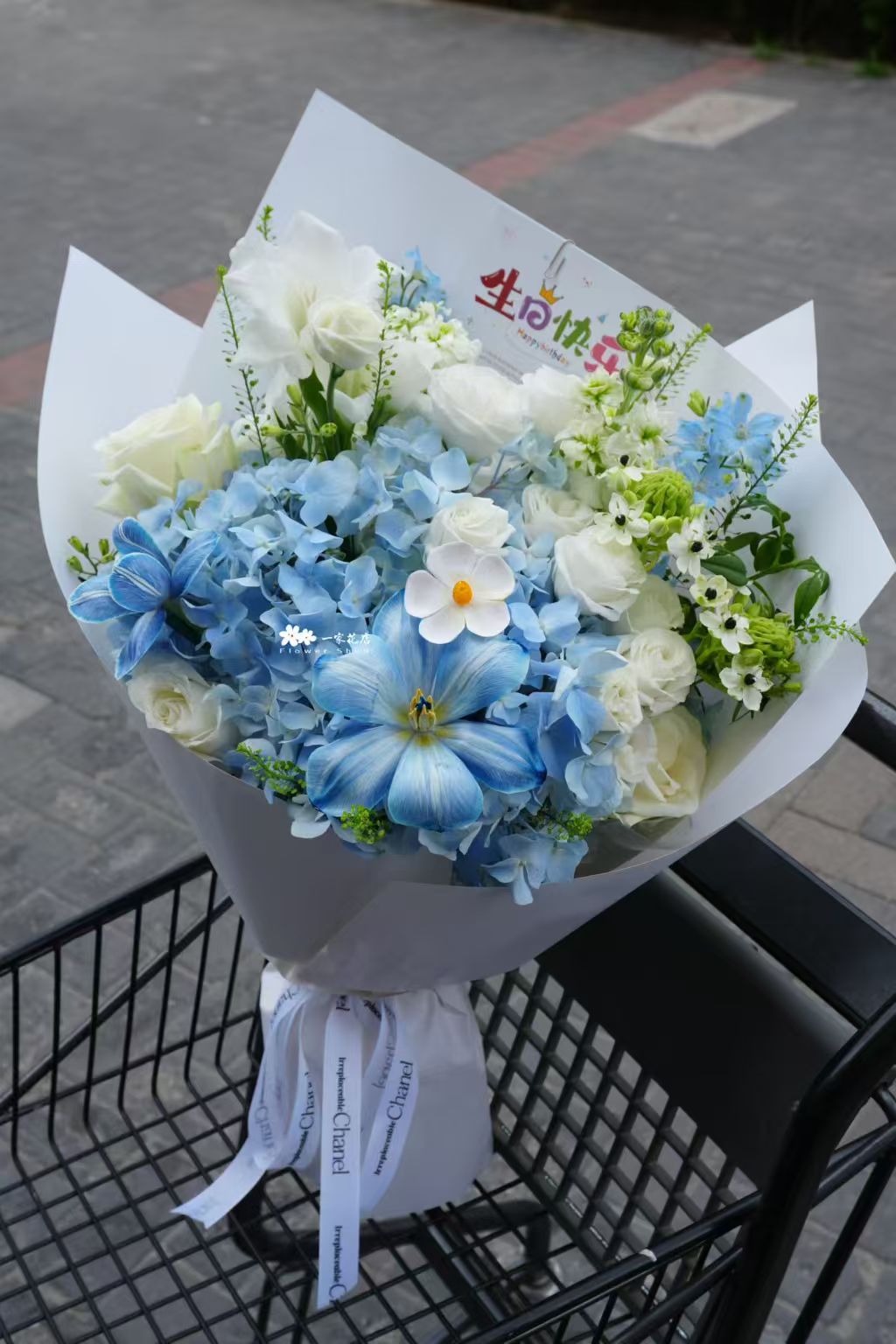 晴空绅士，蓝白花材 · 清爽利落